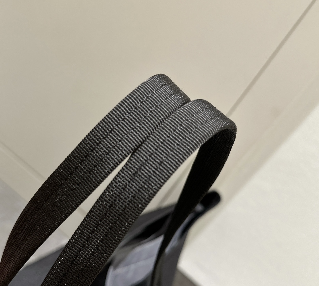 complete with an included organizer pouch - Lifestyle 4