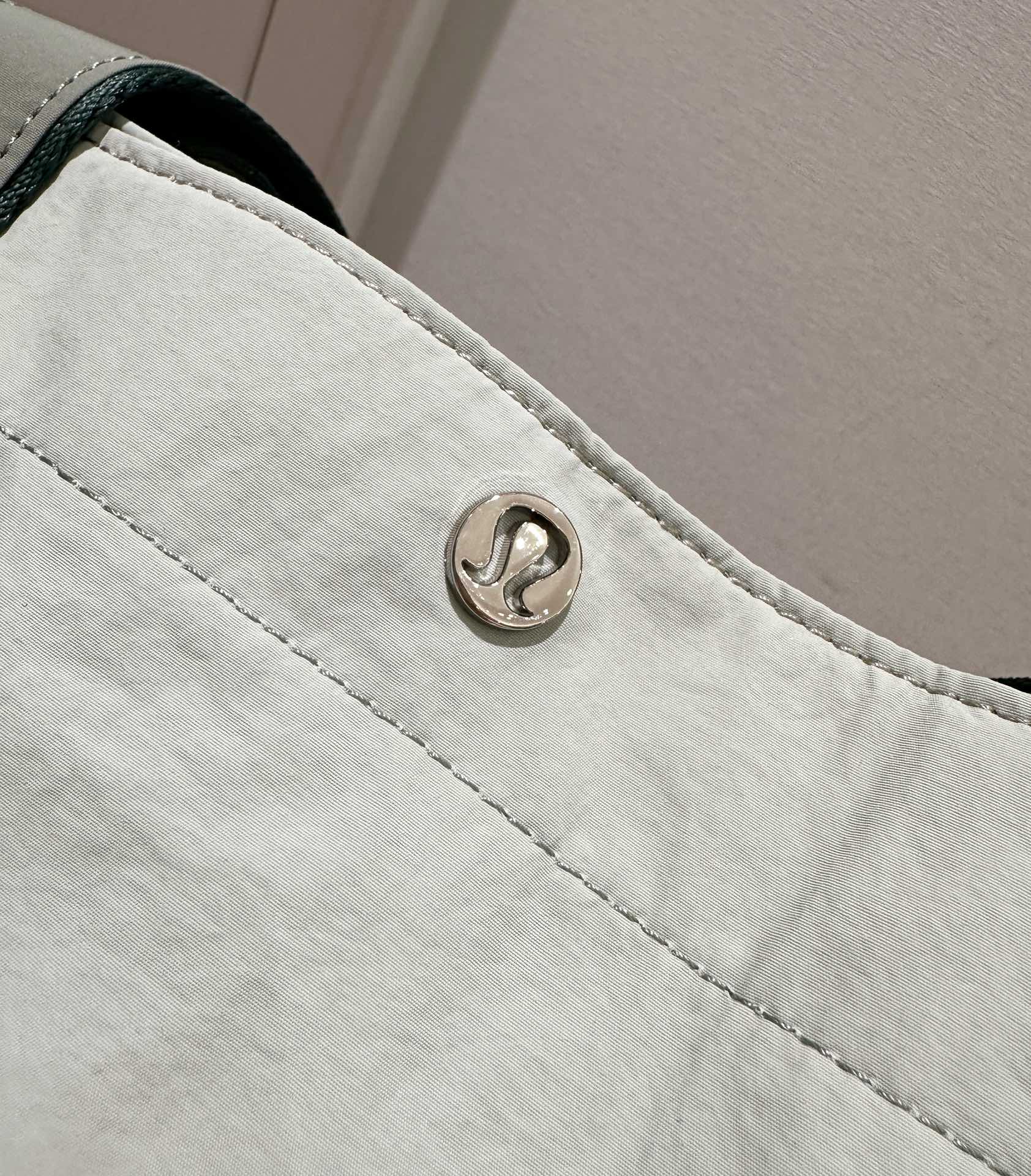 Jimmy Choo Luxury Designer Handbag Shoulder Crossbody Bag crafted in 8