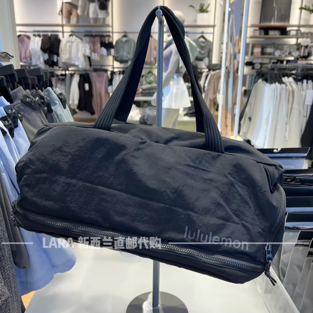 真的很缺一只这样的高颜值旅行包 无论是短徒 长旅 还是日常健身 它都能完美胜任 4