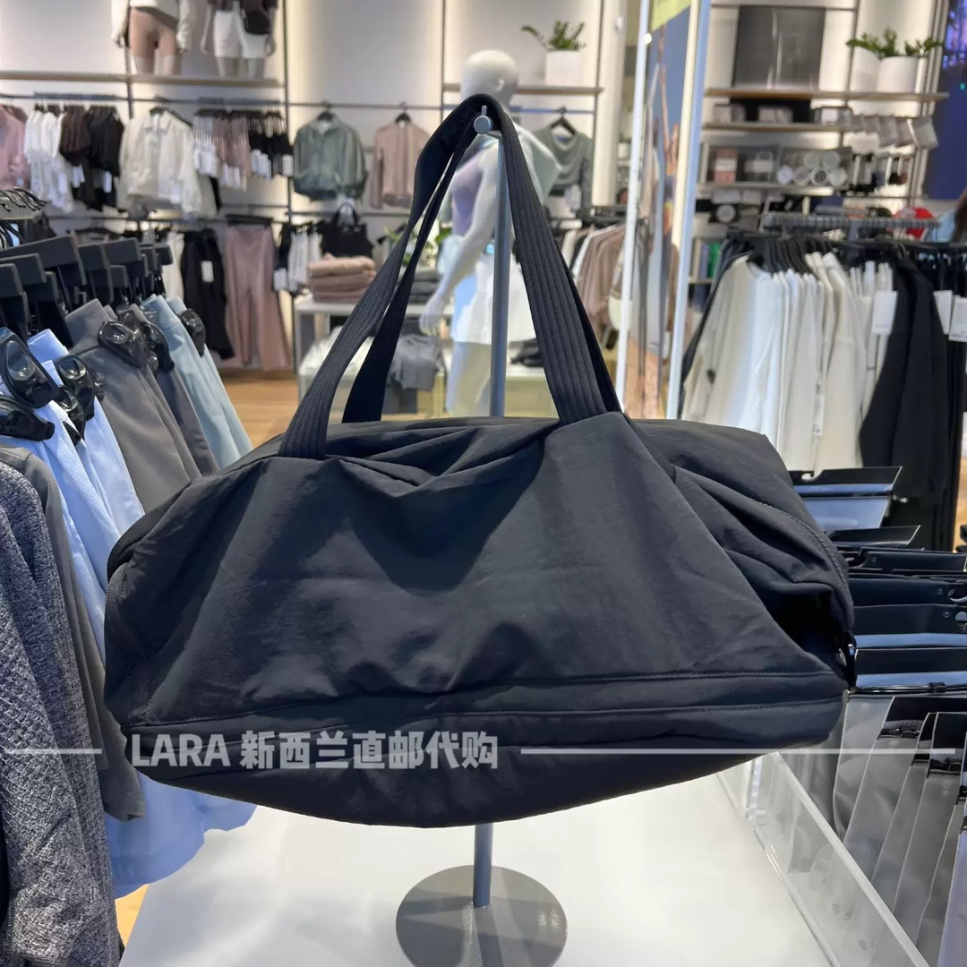 真的很缺一只这样的高颜值旅行包 无论是短徒 长旅 还是日常健身 它都能完美胜任 3