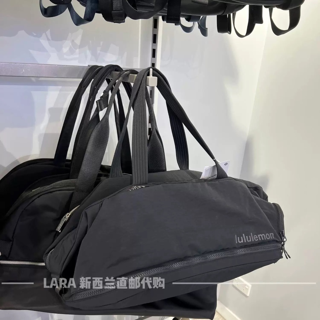 真的很缺一只这样的高颜值旅行包 无论是短徒 长旅 还是日常健身 它都能完美胜任 2