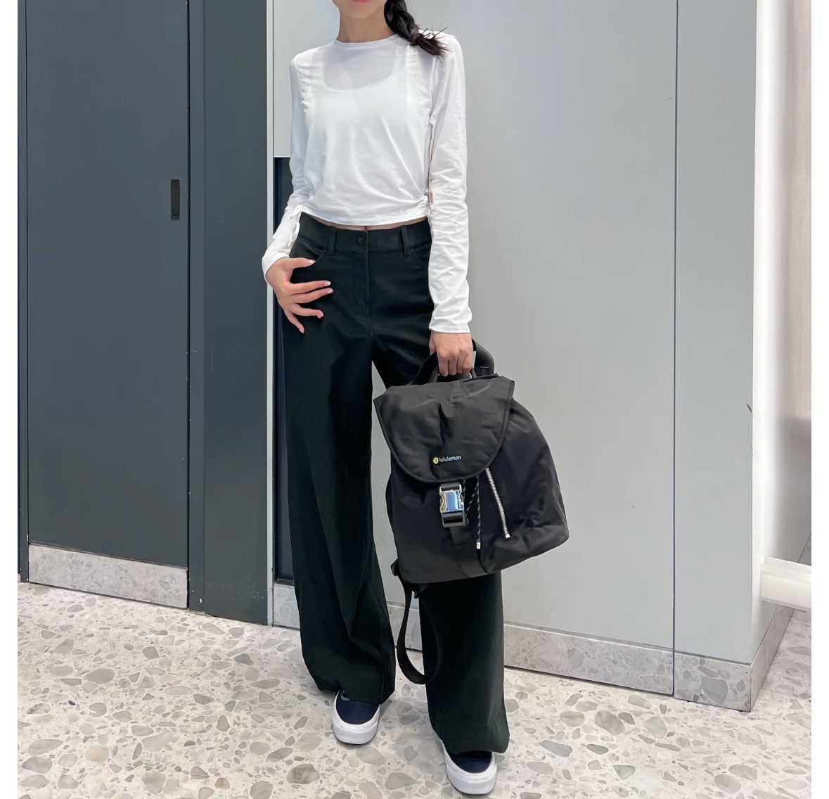 A stylish and functional backpack designed for year-round versatility - Comprehensive 5