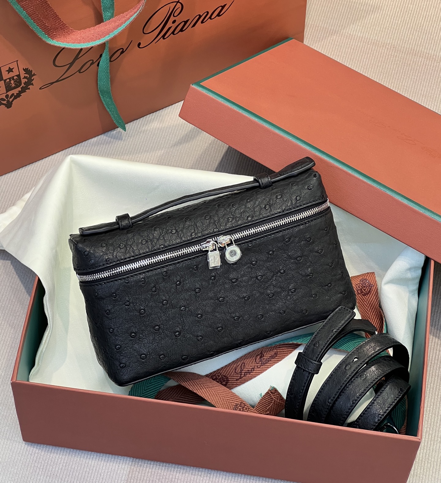 NO:700143,Ostrich skin l trumpet, black silver spot, loro piana,ostrich skin,Hermes,19860909鸵鸟皮l小号,黑银 现货,,loro piana,ostrich skin,Hermes,,Bag