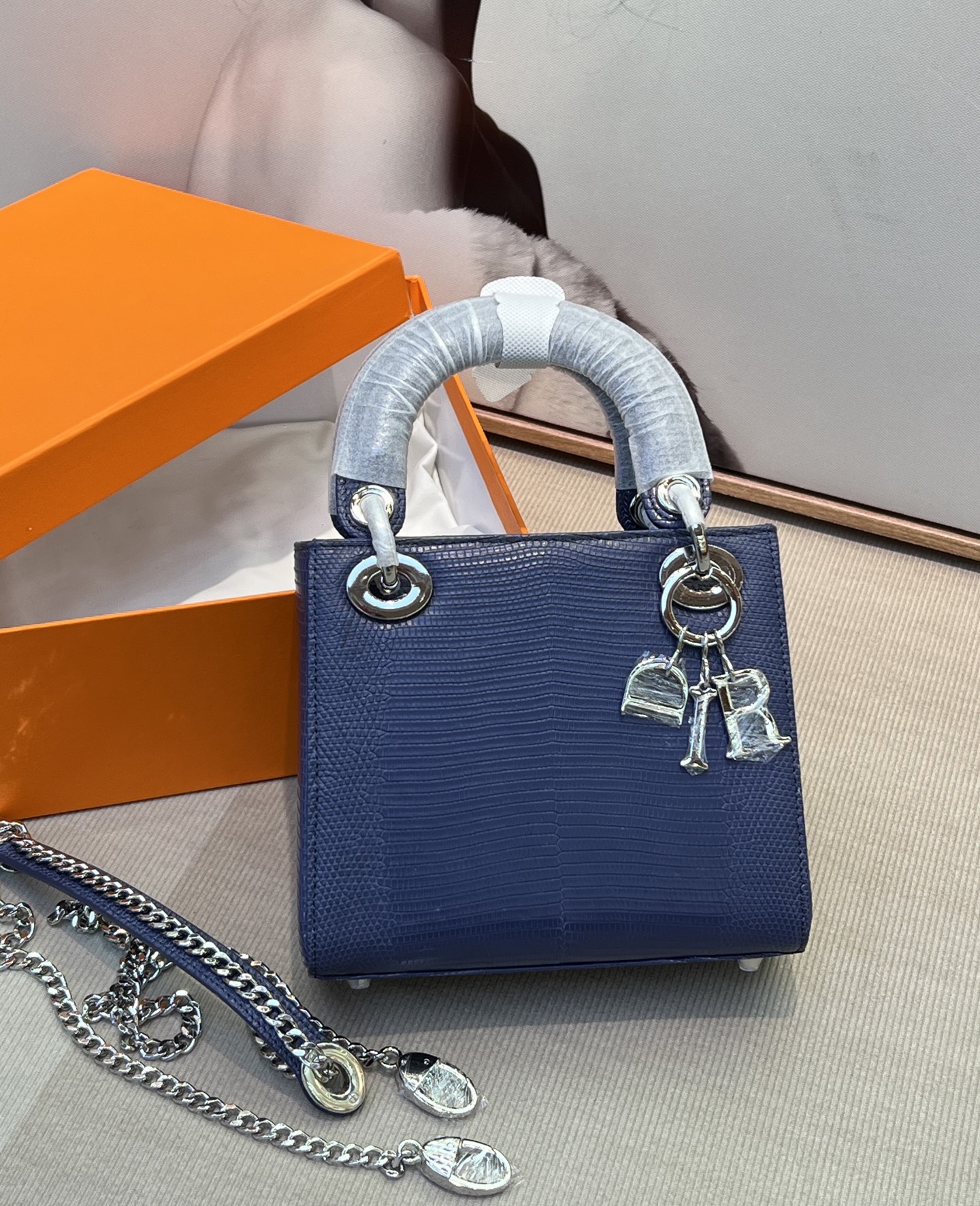 NO:700101,Dior Dior lizard three compartments, sapphire blue/silver buckle,, dior, dior, Hermes,19860909Dior迪奥蜥蜴三格,宝石蓝/银扣,,dior,dior,Hermes,,Bag