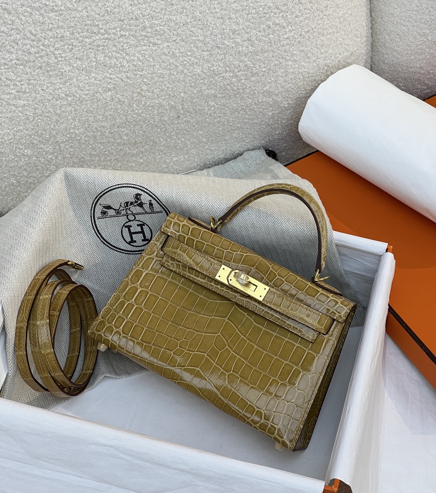 NO:741194,Nile crocodile skin Kelly II, sandy beige/gold buckle in stock, Hermes, hermes, crocodile skin, Hermes,19860909尼罗鳄鱼皮凯莉二代,砂米黄/金扣 现货,爱马仕,hermes,crocodile skin,Hermes,,Bag
