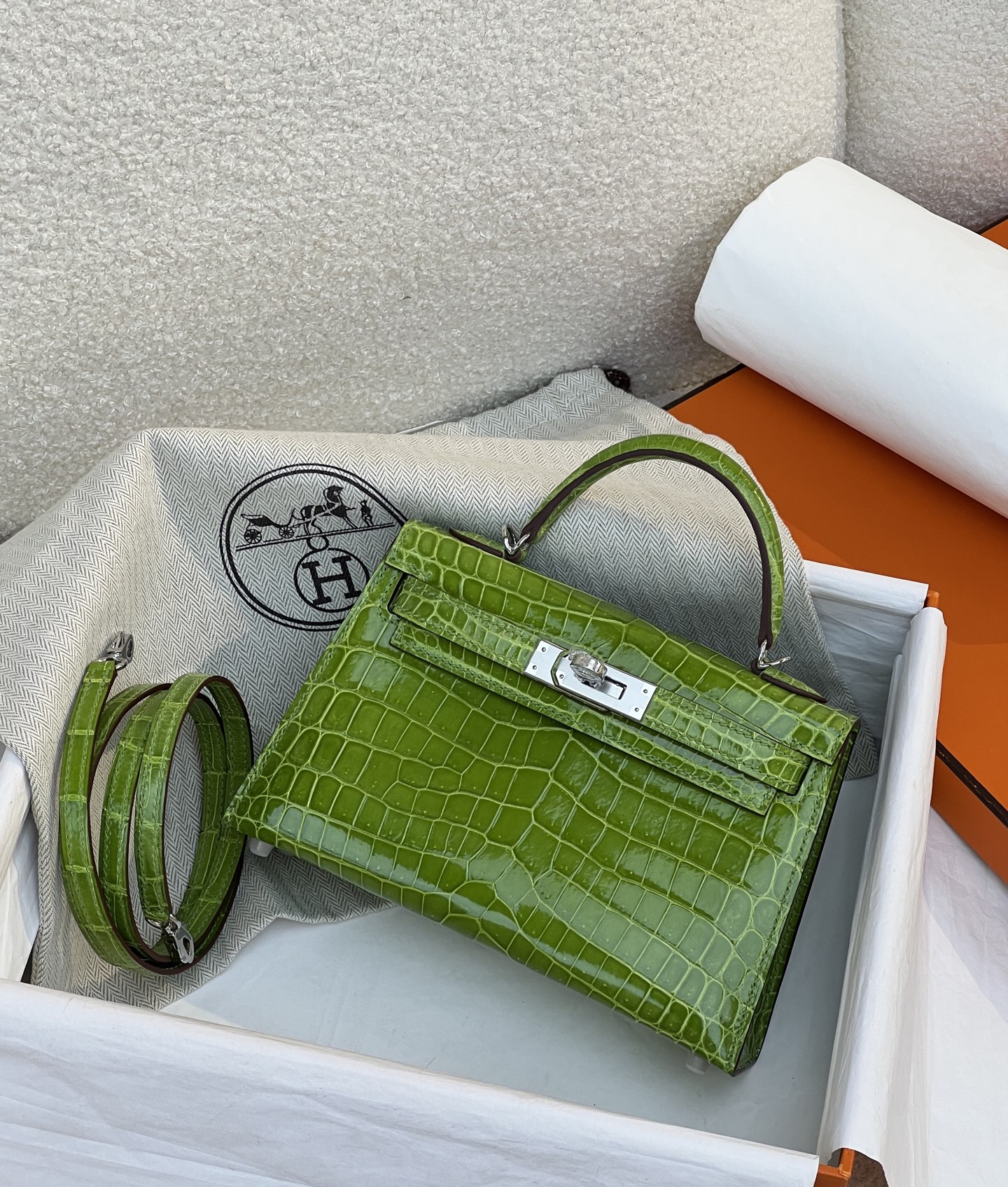 NO:741198,Nile crocodile skin Kelly II, kiwi green/silver buckle in stock, Hermes, hermes, crocodile skin, Hermes,19860909尼罗鳄鱼皮凯莉二代,奇异果绿/银扣 现货,爱马仕,hermes,crocodile skin,Hermes,,Bag