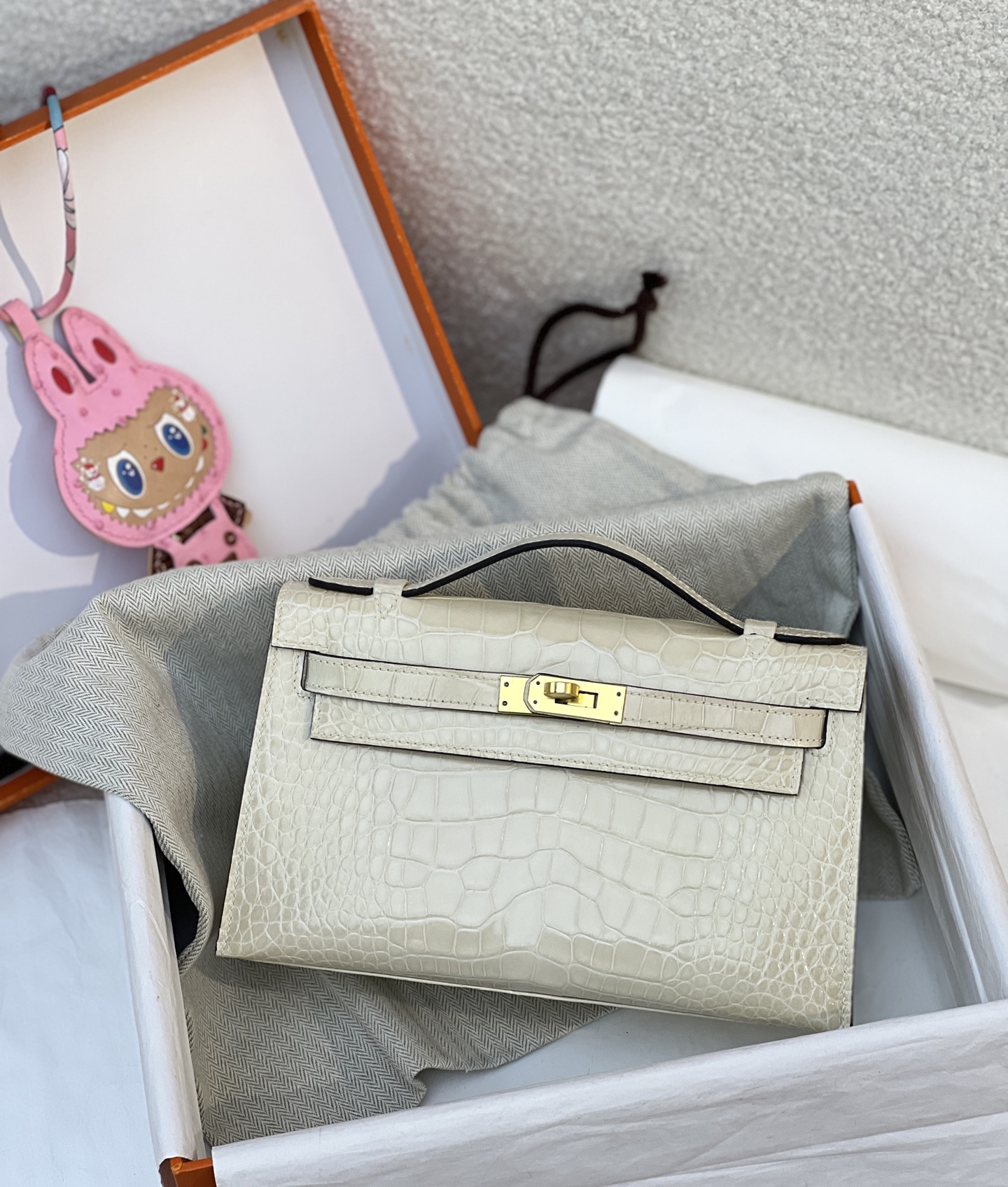 NO:741211,High gloss American crocodile skin Kelly generation cream white/gold buckle spot,Hermes,hermes,crocodile skin,Hermes,19860909高光美洲鳄鱼皮 凯莉一代 奶油白/金扣 现货,爱马仕,hermes,crocodile skin,Hermes,,Bag