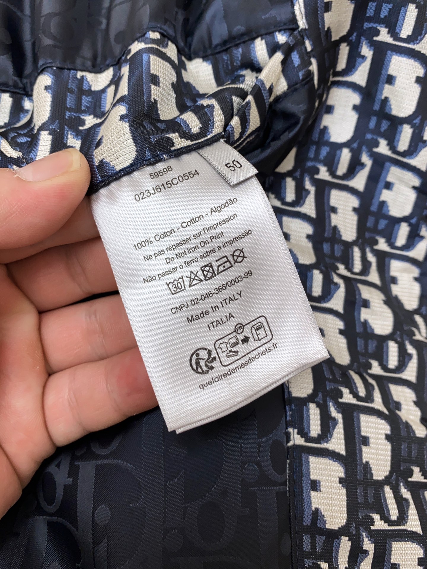 Dior Oblique Patterned Windbreaker Jacket with Hood and Sleeve Pocket 6 i1757047384091 5839 0 6