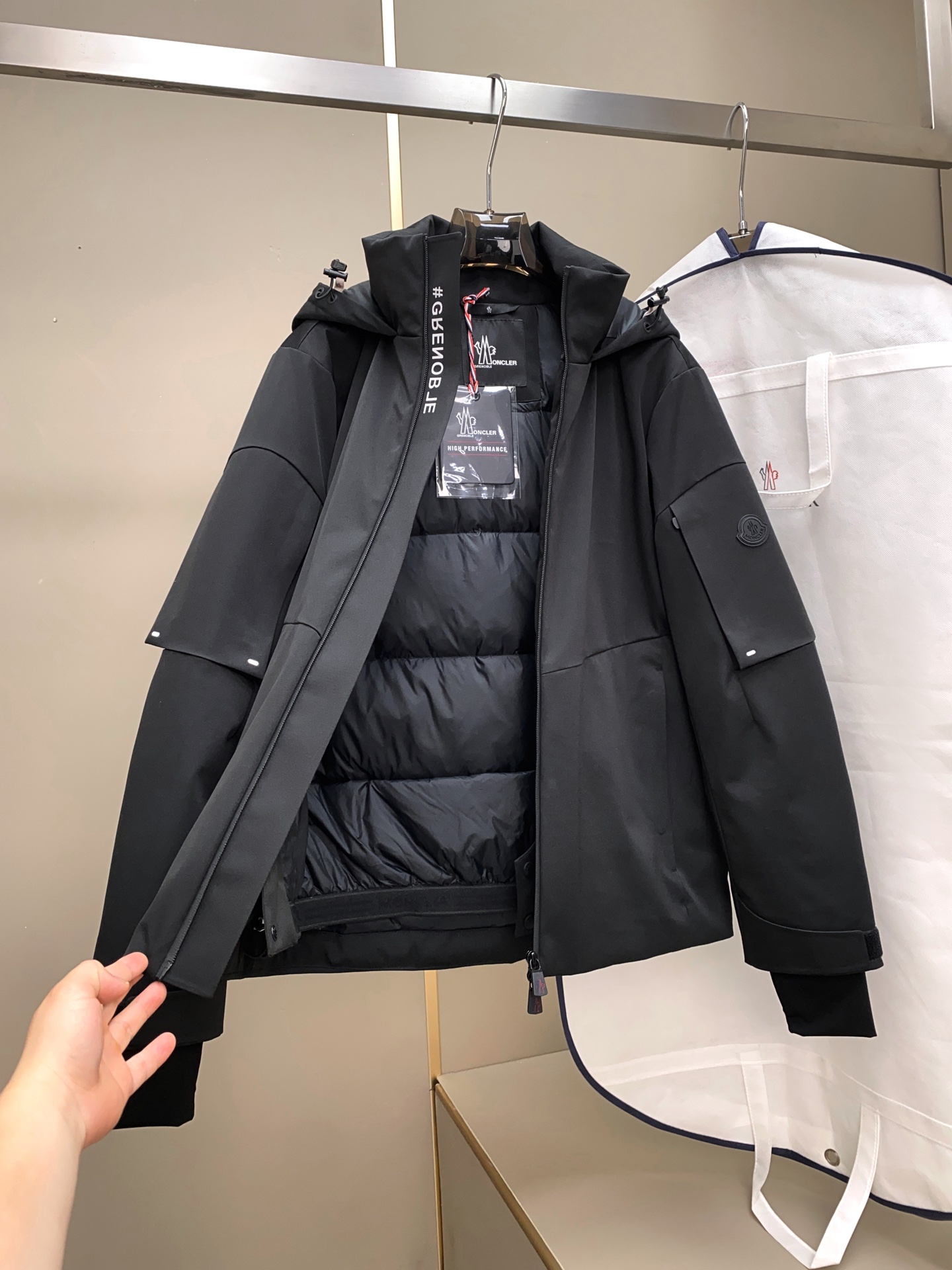 MON 秋冬新款高密度Gore-Tex材质户外连帽立领派克羽绒服夹克外套！来自秋冬季具关注度的设计师合作