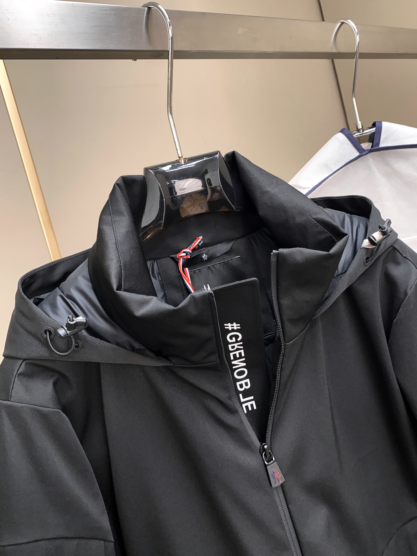 MON 秋冬新款高密度Gore-Tex材质户外连帽立领派克羽绒服夹克外套！来自秋冬季具关注度的设计师合作