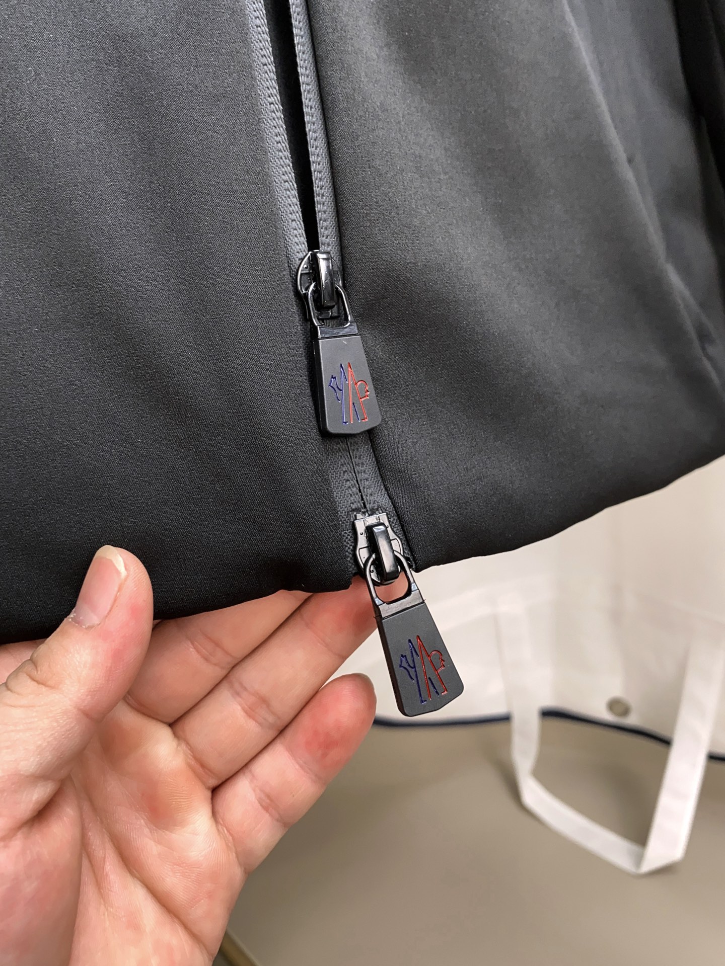 MON 秋冬新款高密度Gore-Tex材质户外连帽立领派克羽绒服夹克外套！来自秋冬季具关注度的设计师合作