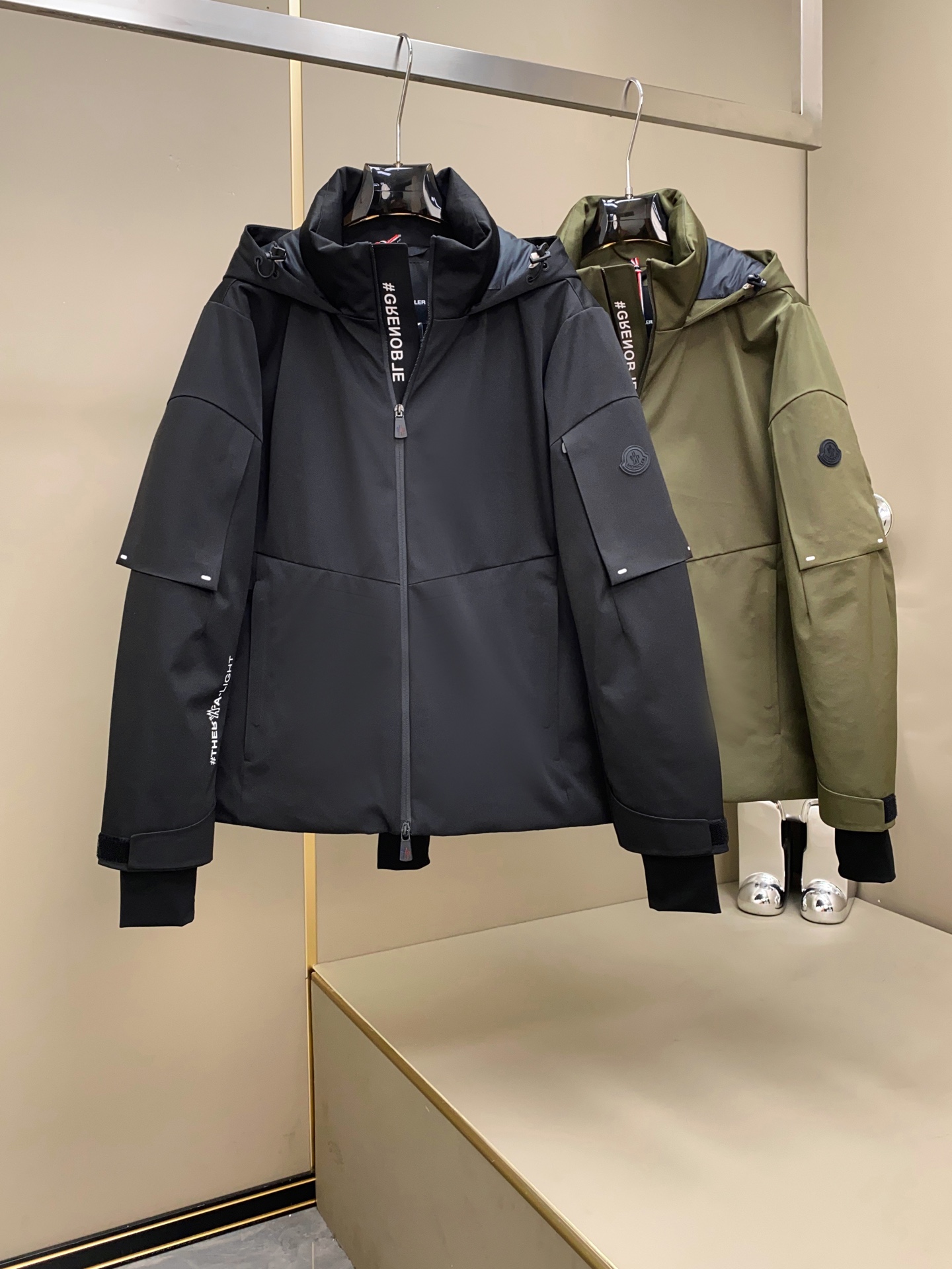 MON 秋冬新款高密度Gore-Tex材质户外连帽立领派克羽绒服夹克外套！来自秋冬季具关注度的设计师合作