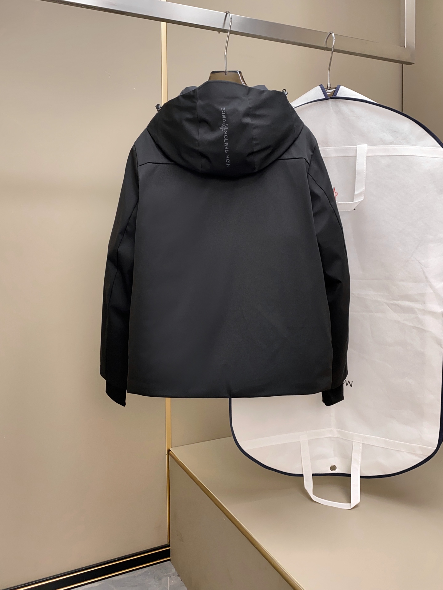 【新品 秋冬新款Mon*ler Grenble压胶滑雪羽绒服 彰显造型气质的不朽传奇.极致款的休闲户外型