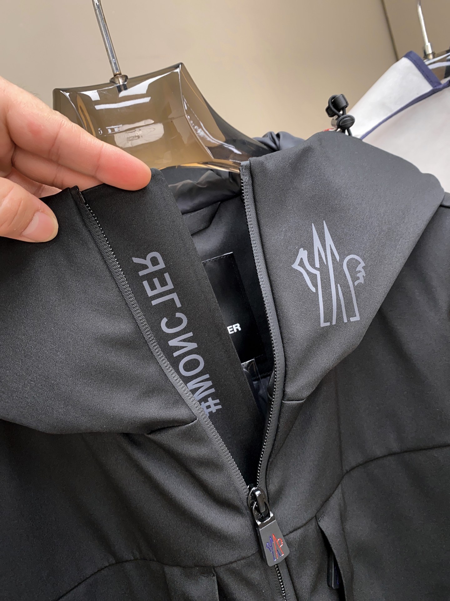 【新品 秋冬新款Mon*ler Grenble压胶滑雪羽绒服 彰显造型气质的不朽传奇.极致款的休闲户外型