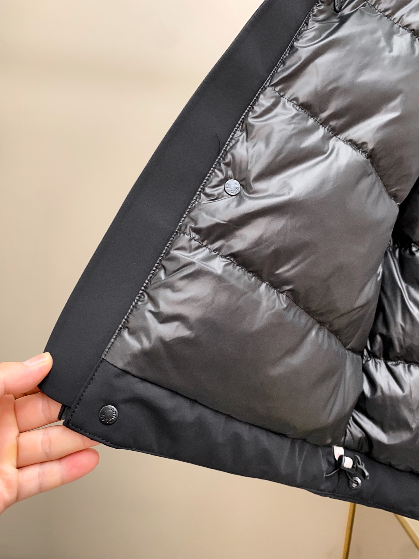 新品 25FW秋冬季新款！-Moncl*r男士户外休闲连帽中长款羽绒服，高端轻奢的时尚风格，实穿百搭的款