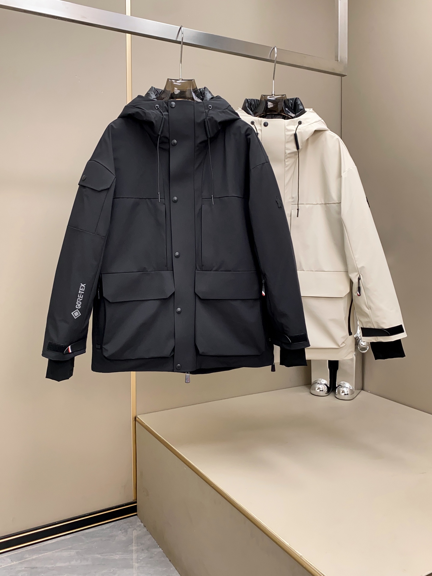 新品 25FW秋冬季新款！-Moncl*r男士户外休闲连帽中长款羽绒服，高端轻奢的时尚风格，实穿百搭的款