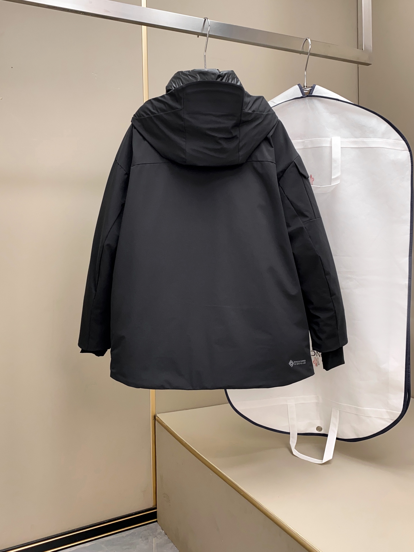 新品 25FW秋冬季新款！-Moncl*r男士户外休闲连帽中长款羽绒服，高端轻奢的时尚风格，实穿百搭的款