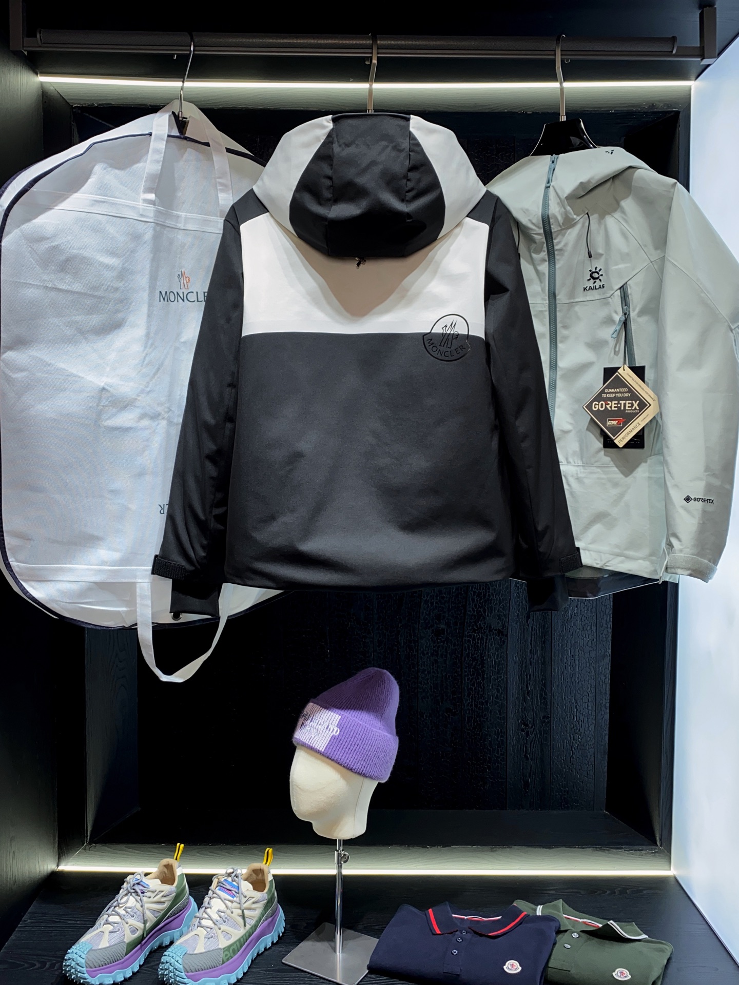 新品 MON秋冬新款时尚撞色拼接拉链羽绒夹克，男士全压胶防水拉链滑雪服羽绒夹克外套！贸易公司渠道稀出，同