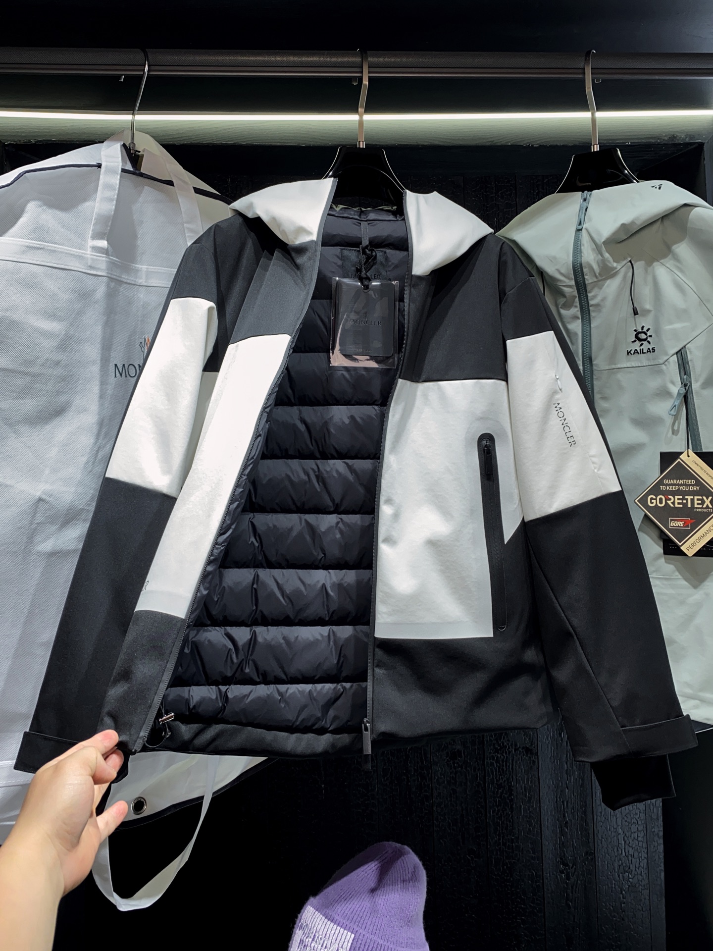 新品 MON秋冬新款时尚撞色拼接拉链羽绒夹克，男士全压胶防水拉链滑雪服羽绒夹克外套！贸易公司渠道稀出，同