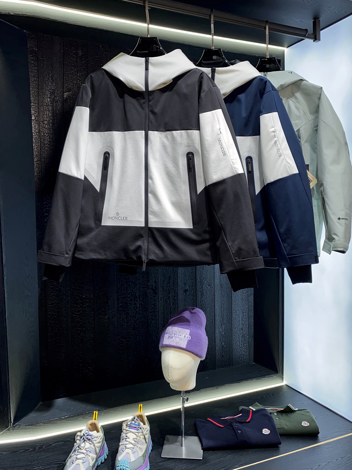 新品 MON秋冬新款时尚撞色拼接拉链羽绒夹克，男士全压胶防水拉链滑雪服羽绒夹克外套！贸易公司渠道稀出，同