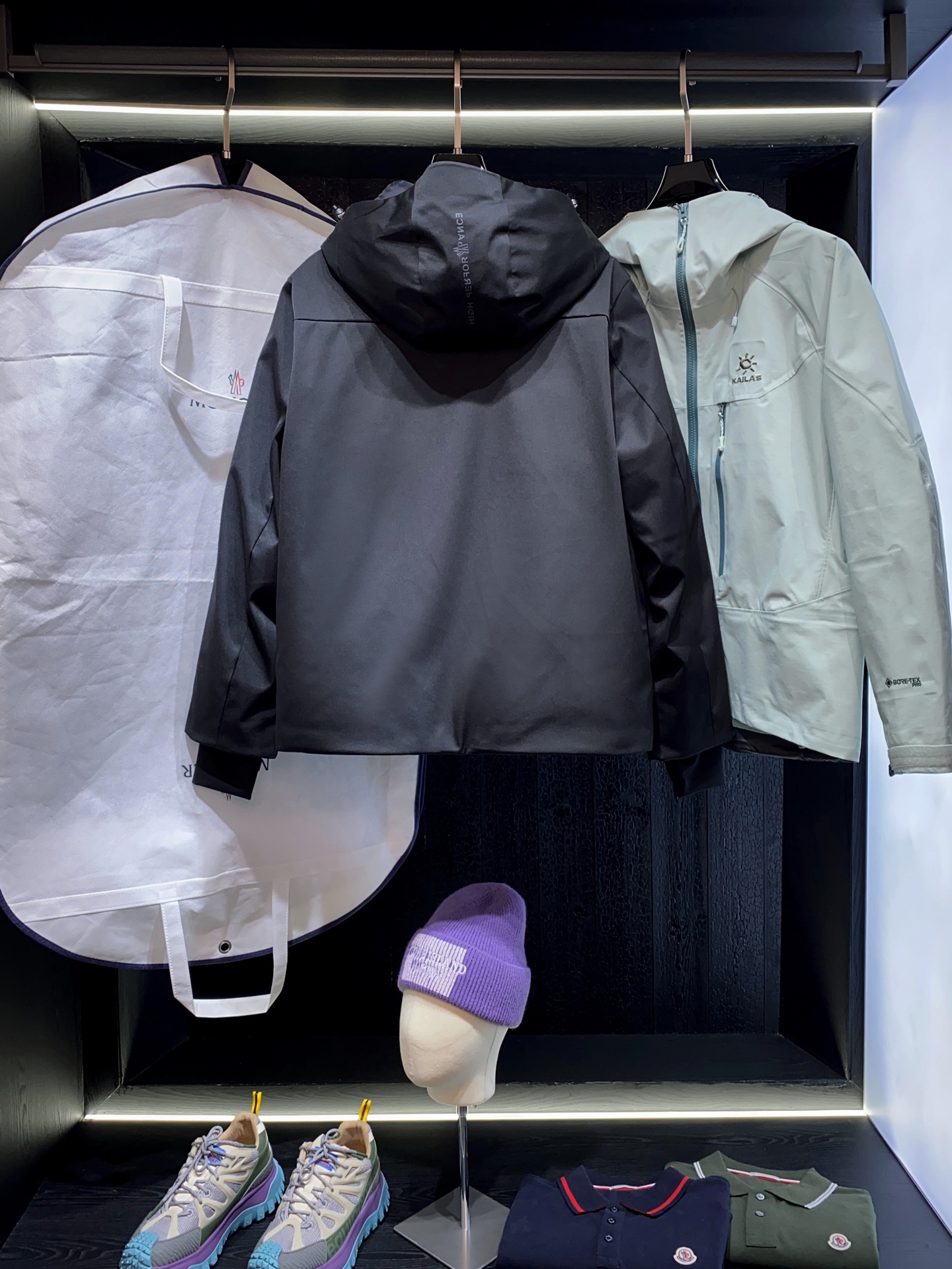 【新品 秋冬新款Mon*ler Grenble压胶滑雪羽绒服 彰显造型气质的不朽传奇.极致款的休闲户外型