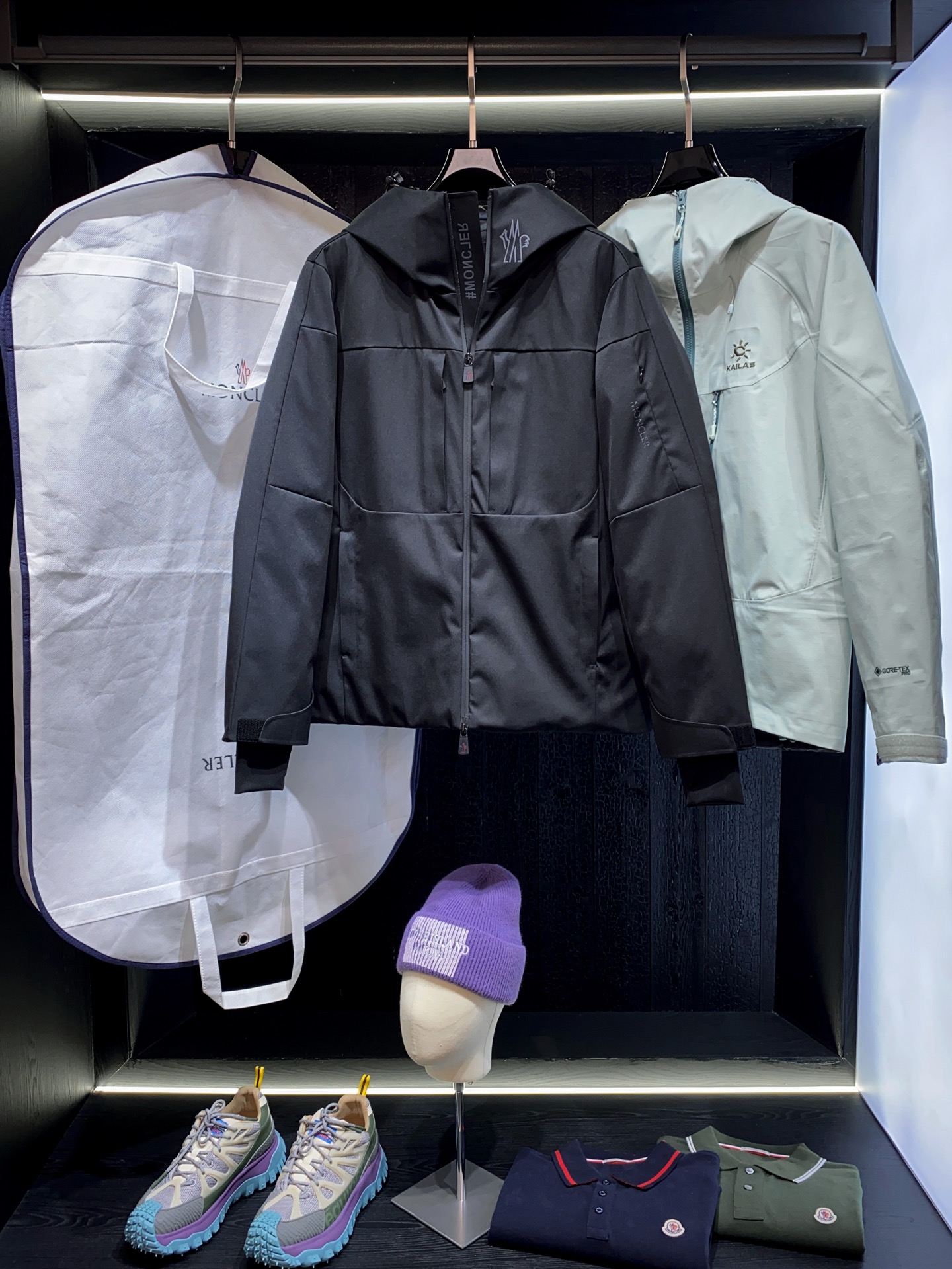 【新品 秋冬新款Mon*ler Grenble压胶滑雪羽绒服 彰显造型气质的不朽传奇.极致款的休闲户外型