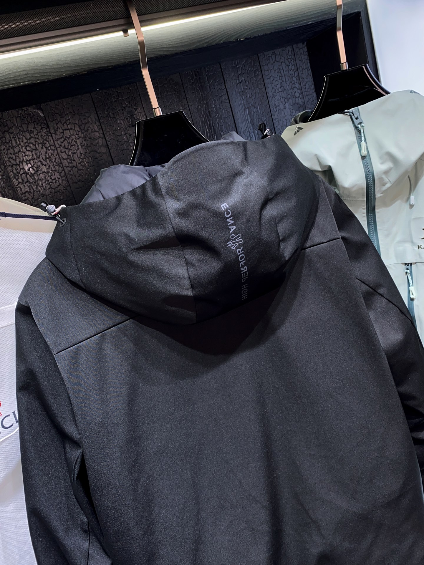 【新品 秋冬新款Mon*ler Grenble压胶滑雪羽绒服 彰显造型气质的不朽传奇.极致款的休闲户外型