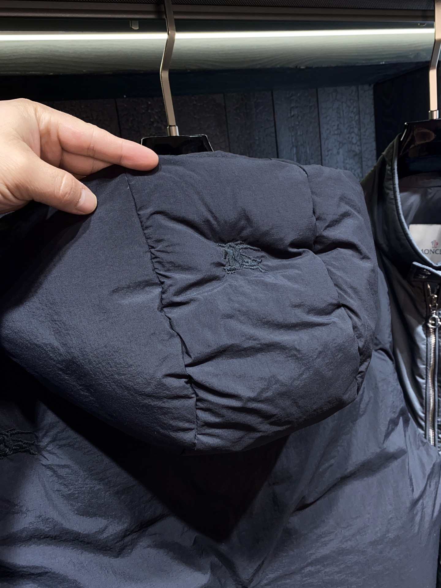 BUR王牌渠道订单！连帽战马刺绣英伦气质休闲风格设计男士鹅绒羽绒马甲/背心每一年都不可错过的BUR羽绒马