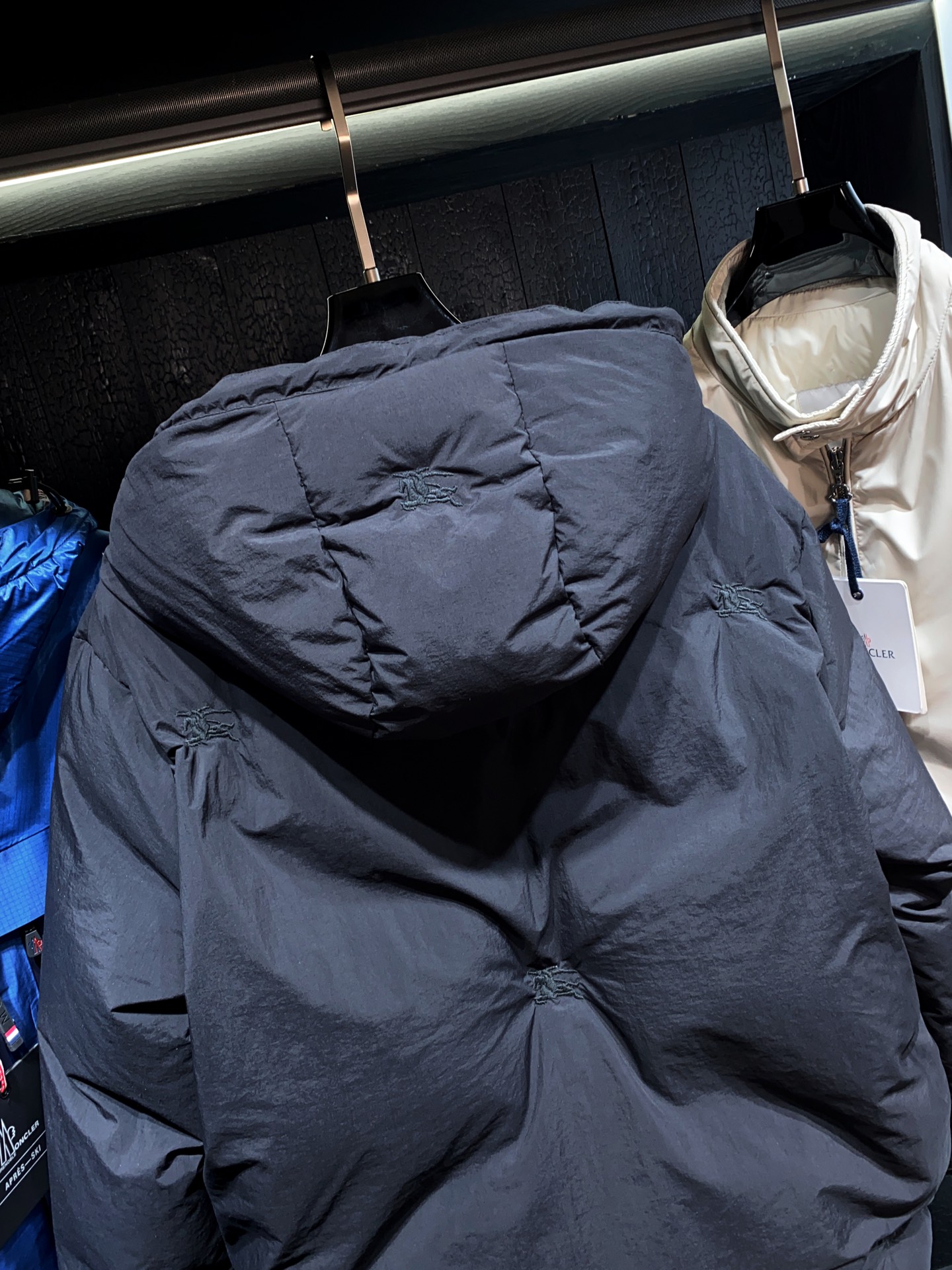 BUR王牌渠道订单！连帽战马刺绣英伦气质休闲风格设计男士鹅绒羽绒外套每一年都不可错过的BUR羽绒服 经典