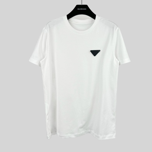 Prada T-shirt classique avec logo triangulaire - Coupe régulière unisexe 1 Prada T-shirt classique avec logo triangulaire - Coupe régulière unisexe