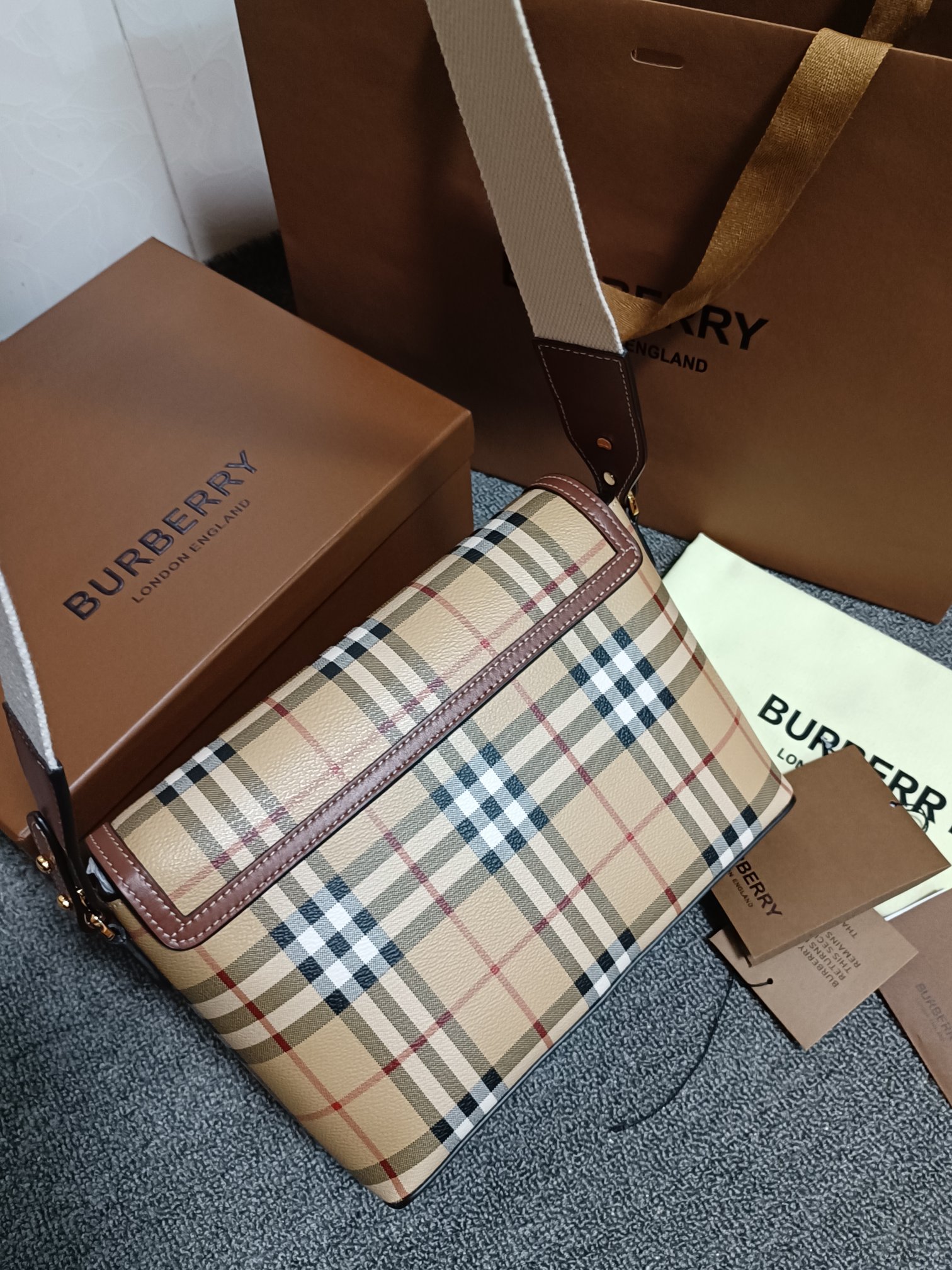 Burberry Note classic plaid diagonal