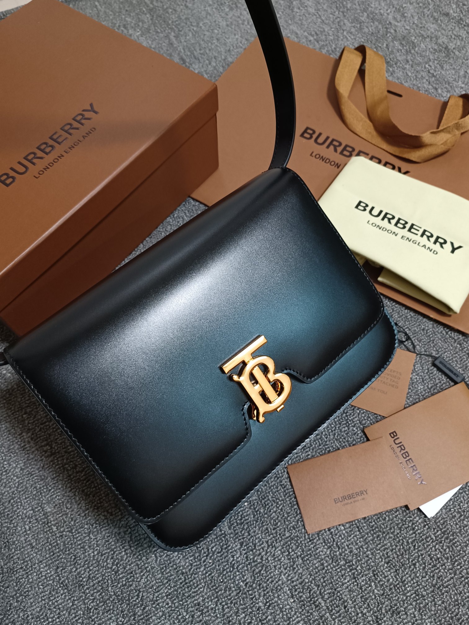 🅿️730 Bolso mediano TB con cierre de cuero con logotipo exclusivo de B, bolso de hombro de cuero de forma estructurada…