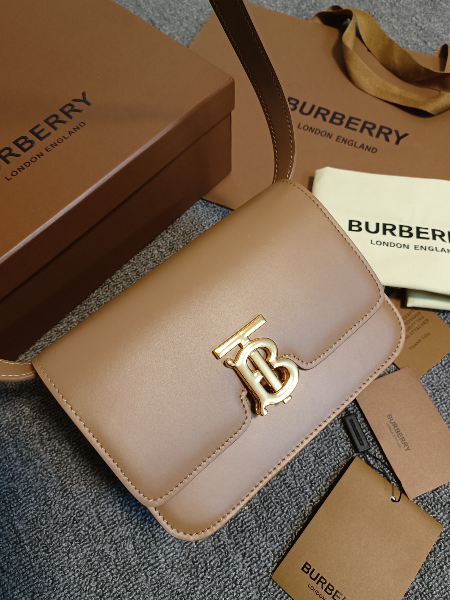 🅿️680 Bolso pequeño TB con cierre de cuero con logotipo exclusivo de B, bolso de hombro de cuero de forma estructurada…