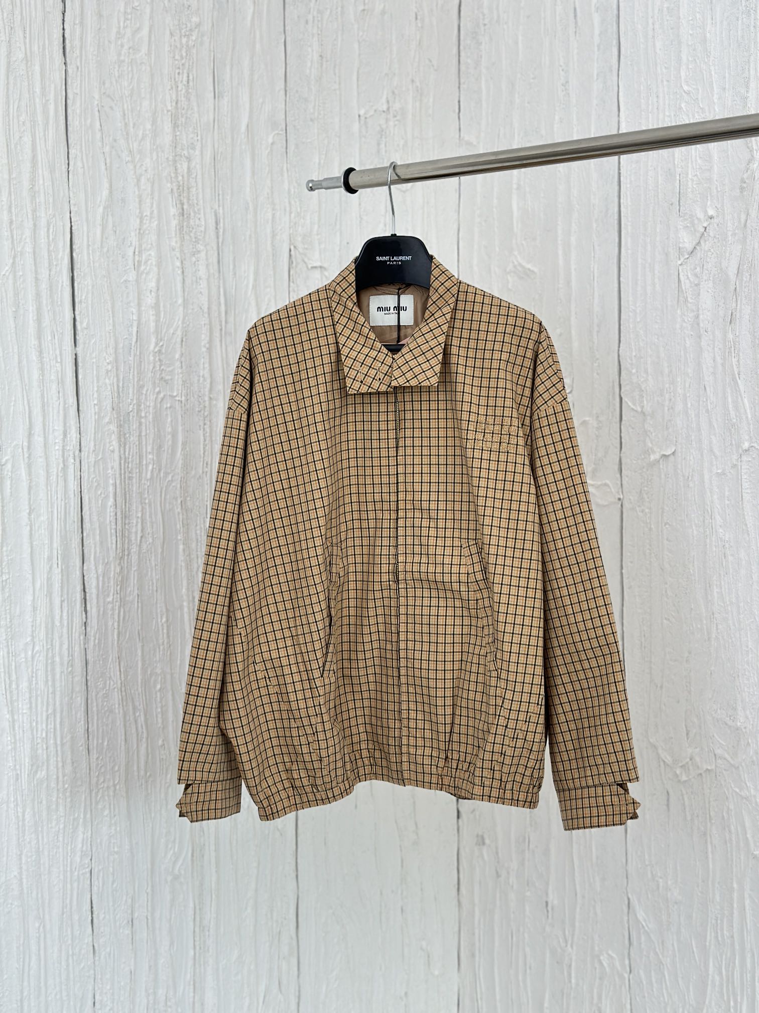 Miumiu*/Miu Miu 24ss primavera-verano nuevo estilo chaqueta con cremallera de cuadros bicolor Talla: S/M/L/XL