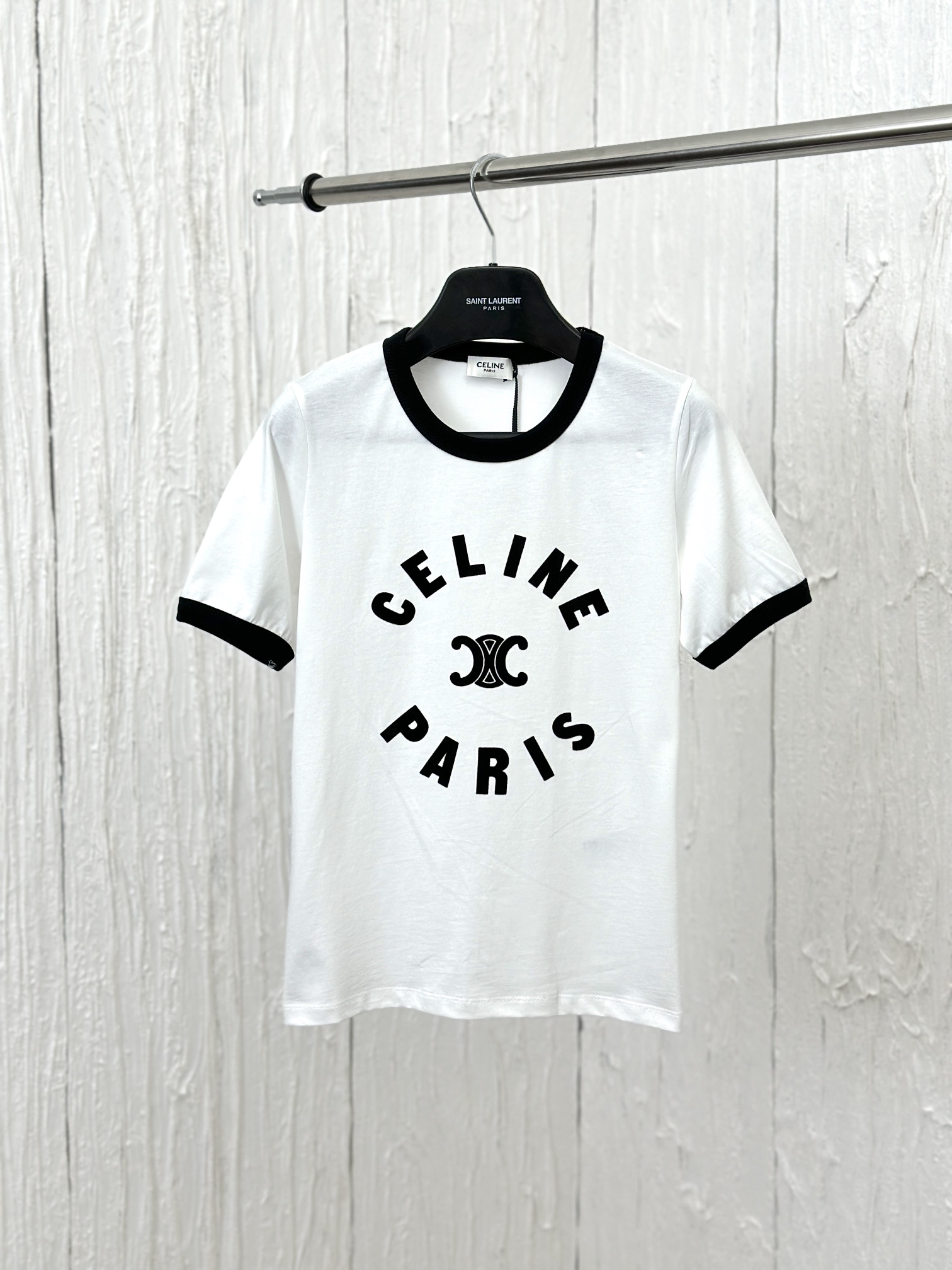 Celin*/Celine manga corta de cuello redondo con mangas de color contrastante y estampado de felpa. Tallas: S/M/L