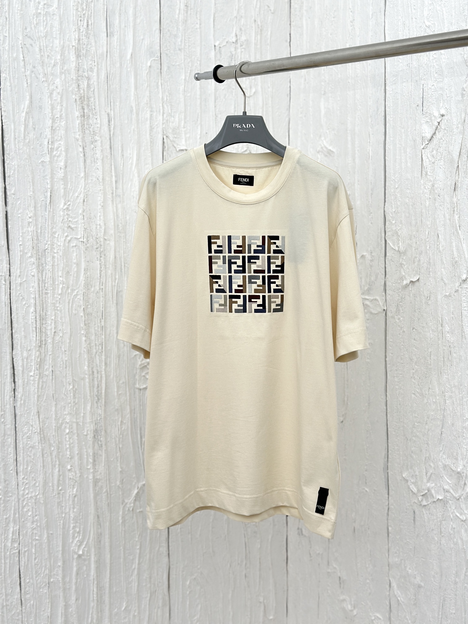 Fendi*/Fendi 24 primavera/verano nueva colección limitada por San Valentín, camiseta de algodón de manga cort…