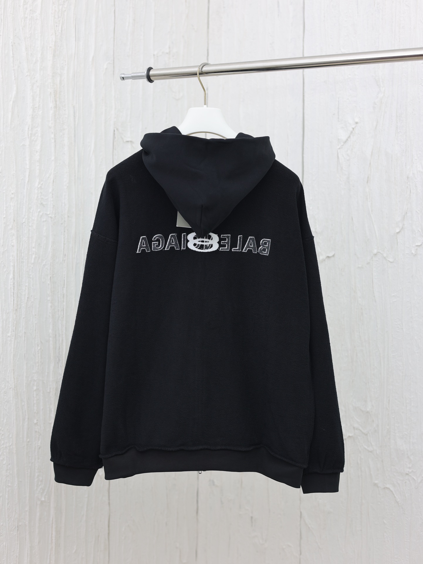 Balenciag*/巴黎24新款反穿剪裁连帽拉链卫衣定制轻重量抓绒面料中等版型剪裁带抽绳连帽正面袋鼠袋