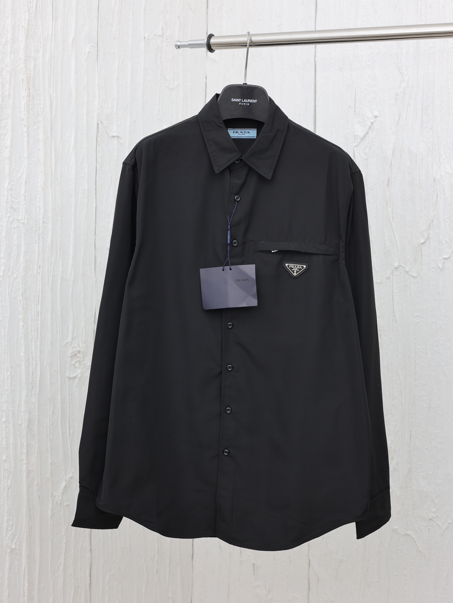 Prada*/Prada 24 nueva camisa de manga larga con bolsillo y cremallera de logo triangular Tejido de punto liso de memori…