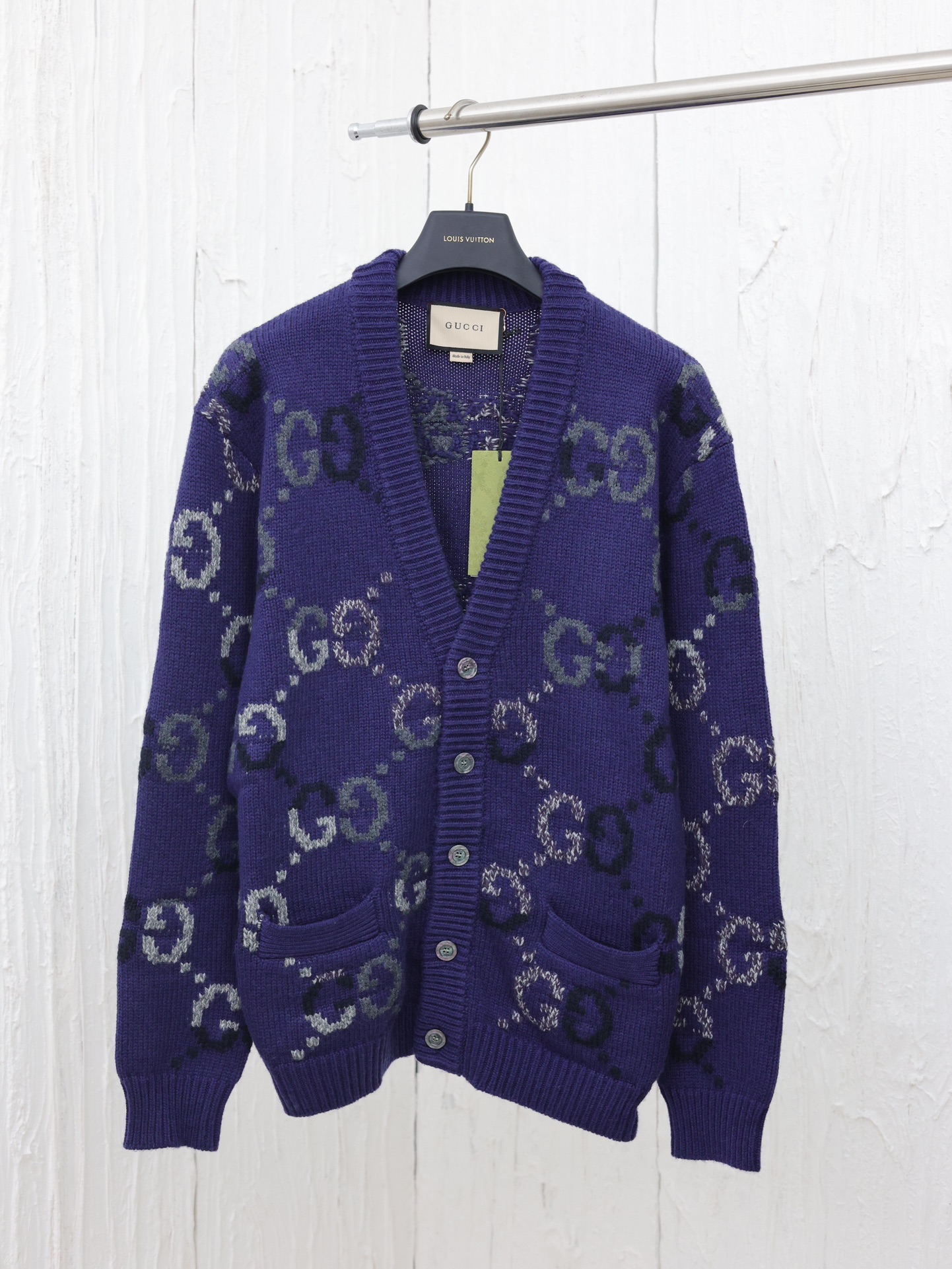 Gucc*/Gucci 24 nuevo estilo, cárdigan de punto de manga larga. Diseño jacquard de rombos con doble G en toda la prenda,…