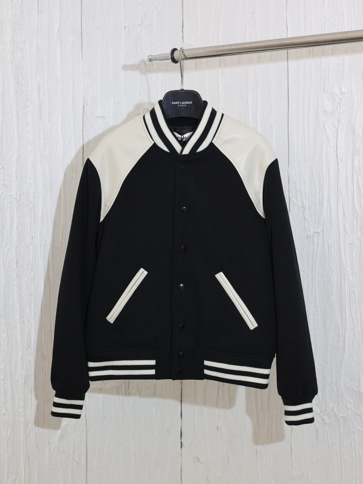 Celine*/Celine chaqueta de lana tipo béisbol con hombros de piel para otoño-invierno 24fw, confeccionada en mezcla de l…