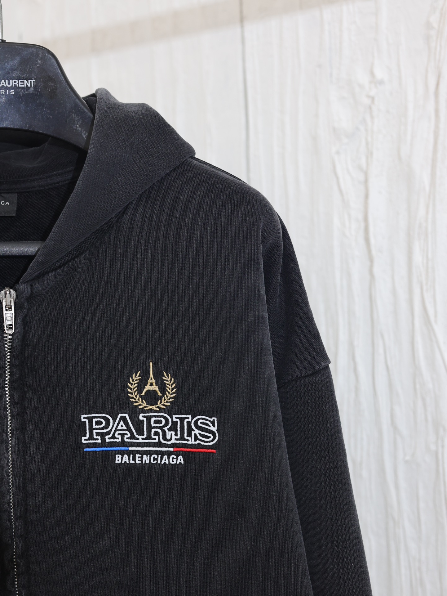 
Balenciag*/巴黎2024ss PARIS麦穗铁塔水洗黑拉链卫衣外套

Size：XS/S/M