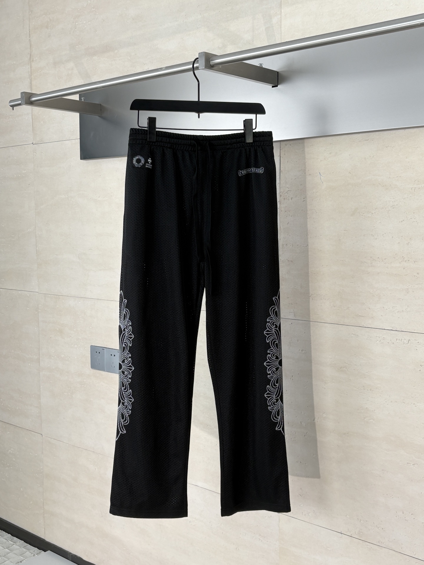 NO:526013,Come Hearts*/Croxin 25SS flash ice hockey trousers The fabric is made of high-density 100D bird's eye cloth. The double-sided mesh positioning is very time-consuming. The labor loss cost is very high. SizeS/M/L,,chrome hearts,alexander wang19860909Come Hearts*/克罗心 25SS 闪粉冰球长裤 面料采用高密100D鸟眼布 双面网眼定位非常耗时 人工损耗成本很高 SizeS/M/L,,chrome hearts,alexander wang,Men's clothing