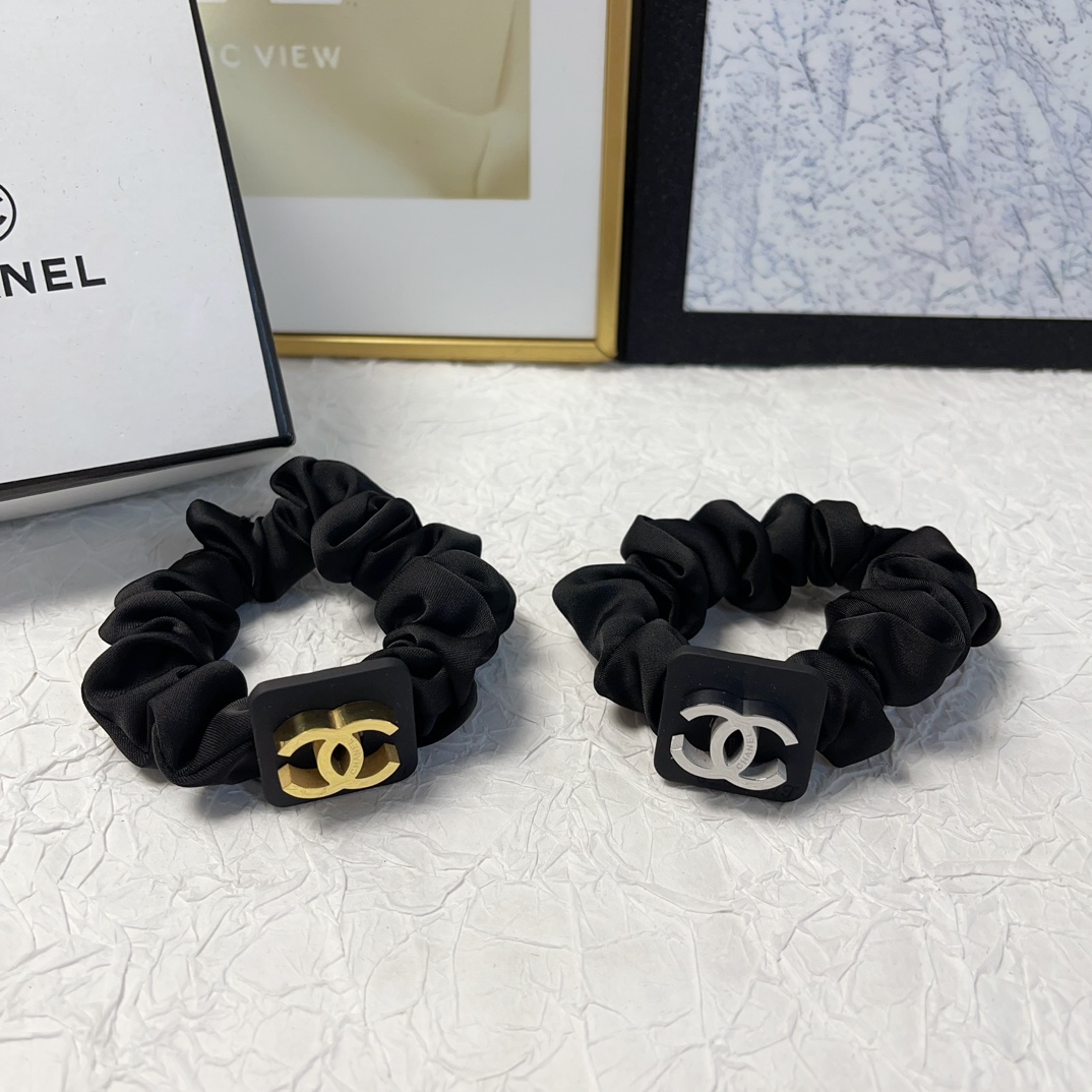 NO:276851,CHANEL Xiaoxiang Chanel rubber band New titanium steel logo rubber band hair ring Temperament versatile little fairy must-have item Treasure style Close eyes recommended (single) hair accessories, hairpins, chanel, hairpins19860909CHANEL小香 Chanel皮筋 新款钛钢logo皮筋发圈 气质百搭小仙女必入单品 宝藏款 闭眼入推荐款（单个）发饰,发夹,chanel,hairpins,accessory
