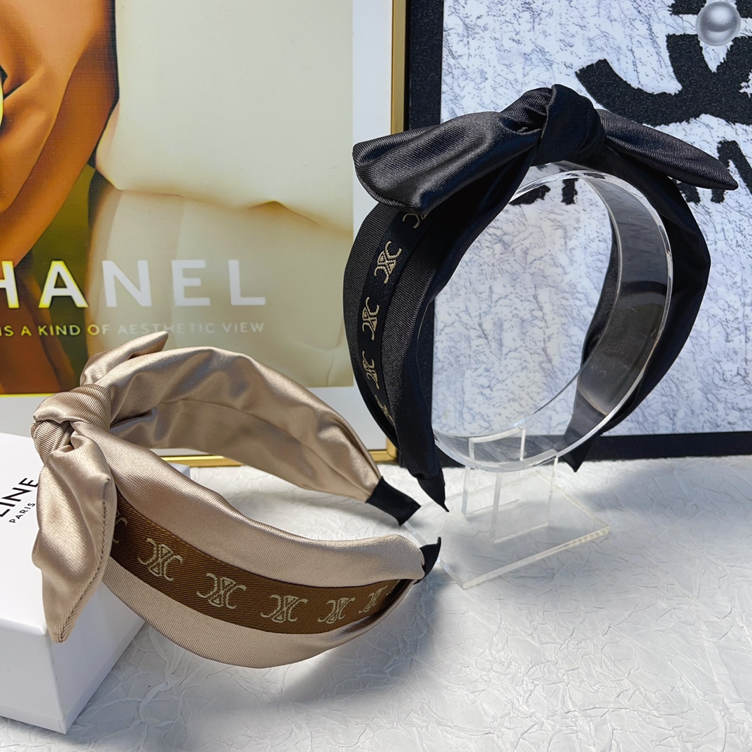 NO:277705,celine celine hairband Arc de Triomphe bow logo light luxury style hairband temperament versatile little fairy must-apply single product full of celebrity style ~ treasure style closed eyes recommended (single) hairpins, hairpins, celine, celine, hairpins19860909celine赛琳 celine发箍 凯旋门蝴蝶结logo轻奢风发箍气质百搭小仙女必入单品名媛风十足～宝藏款 闭眼入推荐款（单个）发夹,发夹,celine,celine,hairpins,accessory