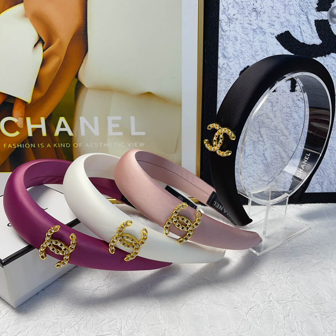 NO:300409,45 Chanel Xiaoxiang Chanel hairband New satin logo light luxury style hairband temperament versatile little fairy must-enter single product full of celebrity style ~ treasure style closed eyes recommended (single) hairpins, hairpins, chanel, hairpins1986090945 Chanel小香 Chanel发箍 新款缎面logo轻奢风发箍气质百搭小仙女必入单品名媛风十足～宝藏款 闭眼入推荐款（单个）发夹,发夹,chanel,hairpins,accessory