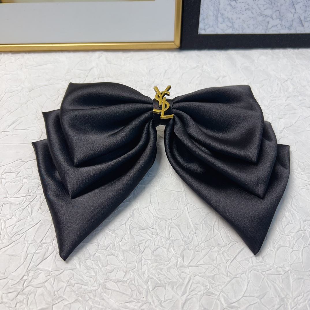 NO:280810,YSL Saint Laurent Poplar Hair Pinnacle New logo bow hair clip spring clip Three-dimensional style fashionable and versatile little fairy must-have item Closed eyes recommended (single) hair accessories, hairpins, saint laurent, saint laurent, hairpins19860909YSL圣罗兰 杨树林发夹 新款logo蝴蝶结发夹弹簧夹 版型立体气质时尚百搭小仙女必入单品 闭眼入推荐款（单个）发饰,发夹,saint laurent,saint laurent,hairpins,accessory