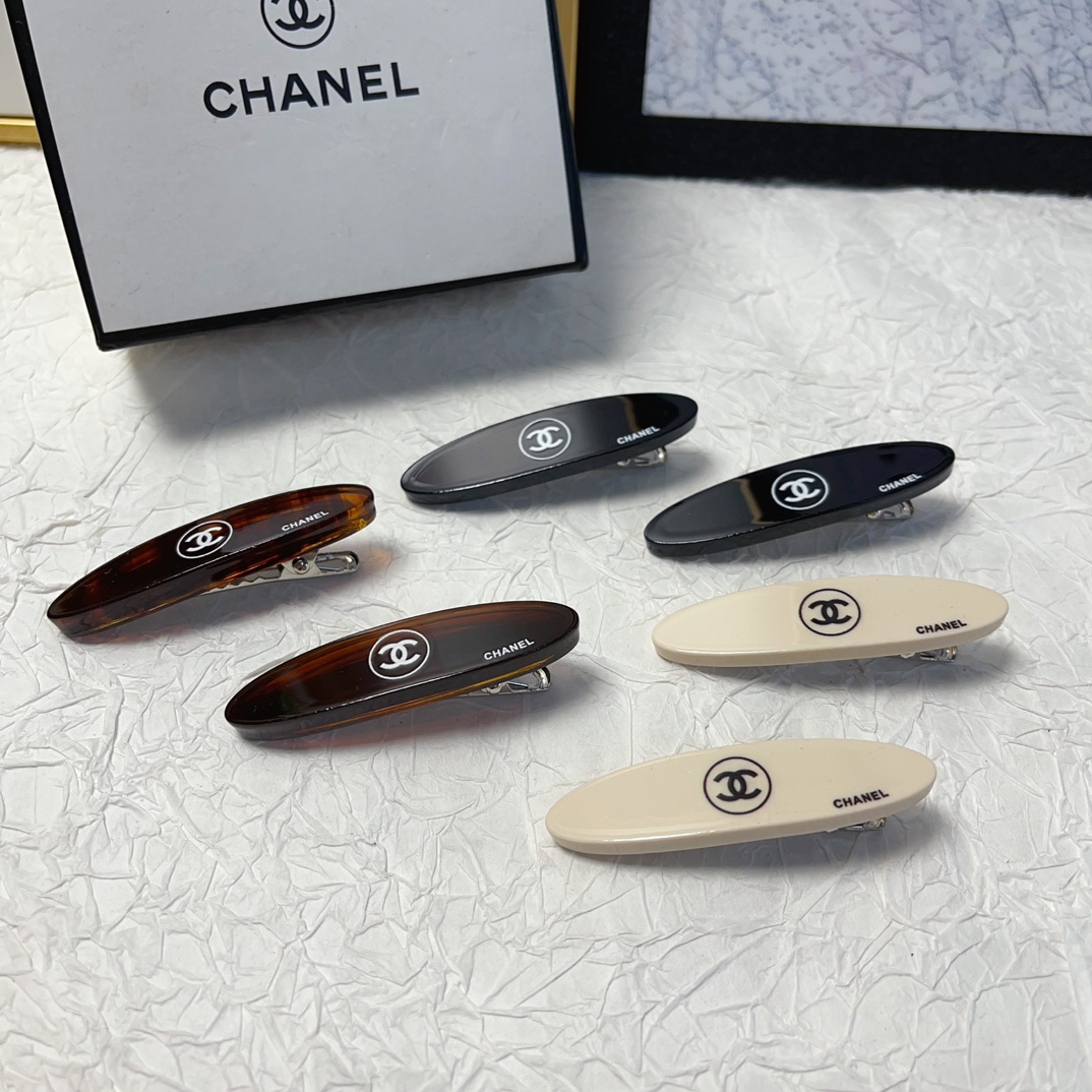 NO:281627,Chanel Xiaoxiang Chanel press clip Acrylic logo press clip edge clip bang clip daily exquisite small items, temperament and versatile little fairy must-have items Treasure style Close eyes recommended (a pair) hair accessories, hair clips, chanel, hairpins19860909chanel小香 chanel压夹 亚克力logo压夹边夹刘海夹日常精致小单品 气质百搭小仙女必入单品 宝藏款 闭眼入推荐款（一对）发饰,发夹,chanel,hairpins,accessory