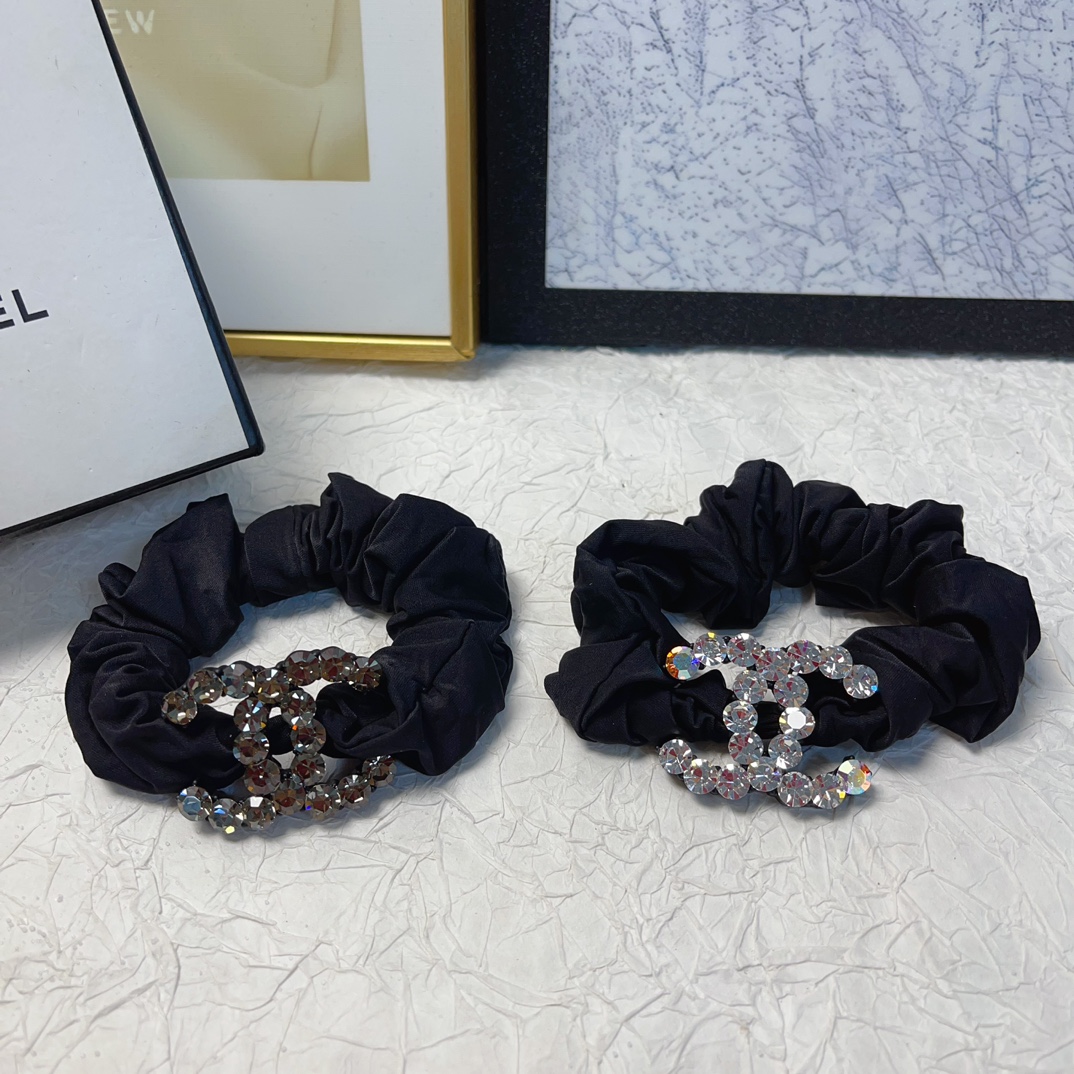 NO:277766,Chanel Xiaoxiang Chanel rubber band Double C Czech diamond logo rubber band hair ring Daily exquisite items Temperament versatile little fairy must-have items Treasure style Close eyes recommended style (single hairpin, hairpin, chanel, hairpins19860909chanel小香 chanel皮筋 双c捷克钻logo皮筋发圈 日常精致小单品 气质百搭小仙女必入单品 宝藏款 闭眼入推荐款（单个发夹,发夹,chanel,hairpins,accessory