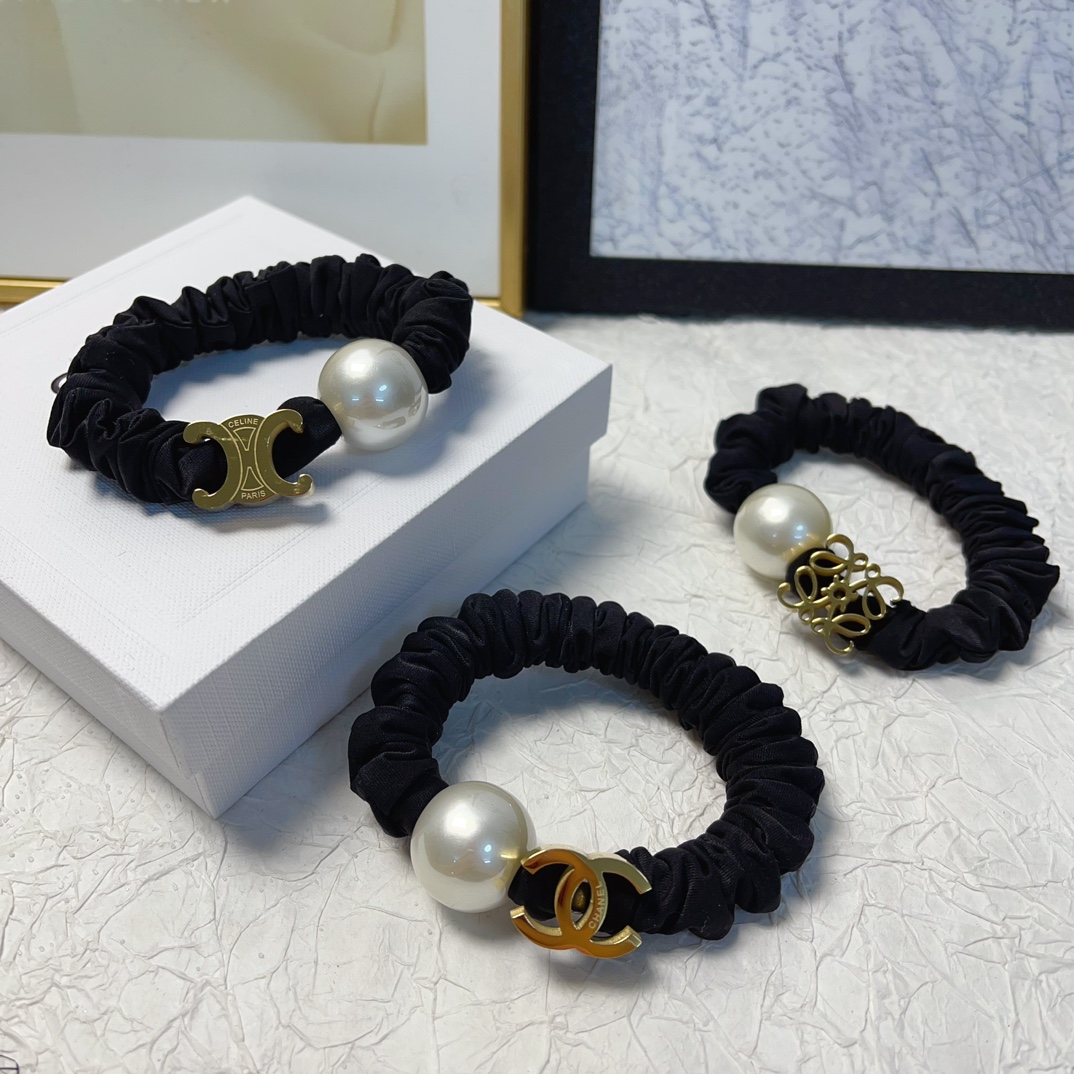 NO:276839,rubber band collection celine celine chanel Xiaoxiang loewe Luoyiwei rubber band titanium steel logo pearl rubber band hair ring daily exquisite items versatile temperament must-in-place items Treasure style Closed eyes recommended (single) hair accessories, hairpins, celine, celine, chanel, loewe, loewe, hairpins19860909皮筋集合 celine赛琳 chanel小香 loewe罗意威皮筋 钛钢logo珍珠皮筋发圈 日常精致小单品 气质百搭小仙女必入单品 宝藏款 闭眼入推荐款（单个）发饰,发夹,celine,celine,chanel,loewe,loewe,hairpins,accessory