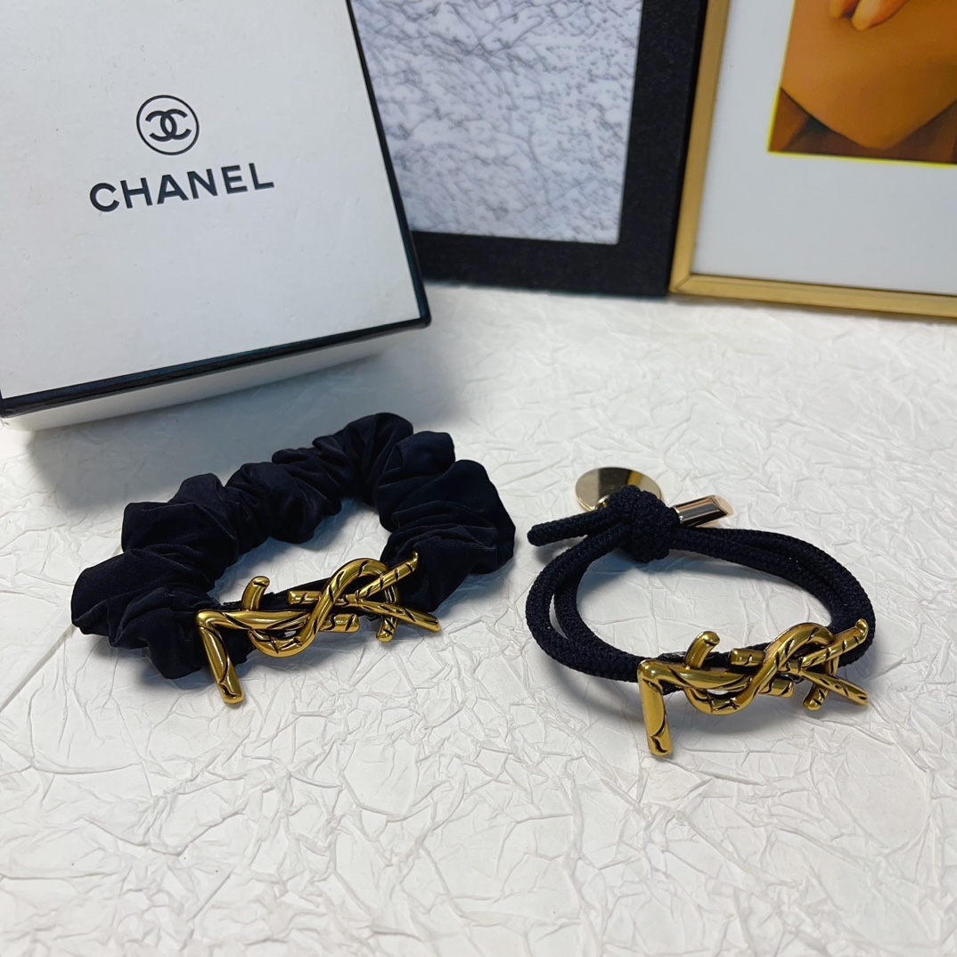 NO:277537,YSL Saint Laurent Poplar Rope Band Retro Logo Band Hair Circle Daily Delicate Small Products Temperament Versatile Little Fairy Must-Entertained Products Treasure Styles Closed Eye Recommended (Single) Hairpins, Hairpins, saint laurent, saint laurent, hairpins19860909YSL圣罗兰 杨树林皮筋 复古logo皮筋发圈 日常精致小单品 气质百搭小仙女必入单品 宝藏款 闭眼入推荐款（单个）发夹,发夹,saint laurent,saint laurent,hairpins,accessory